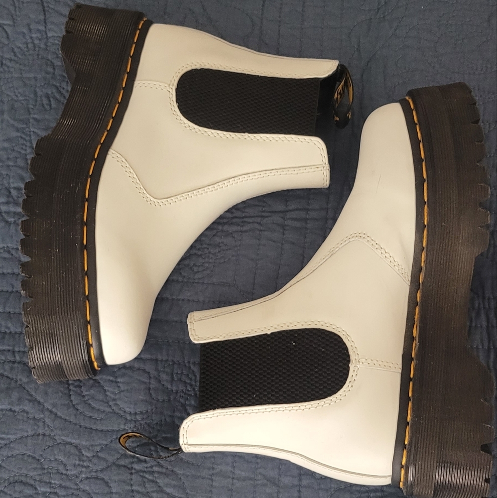 DR. MARTENS 2976 Quad Platform Womens White Chelsea Boots